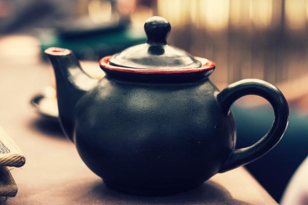 A black teapot.