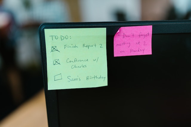 List of work tasks and birthday reminder